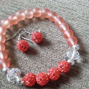 Sets de pulseras y aretes.